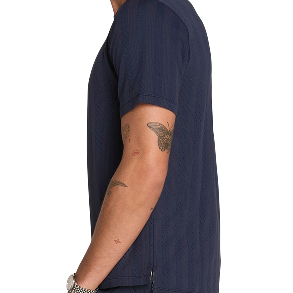 Wilson Men's Game Point Seamless Tee in Classic Navy with ventilated seamless construction