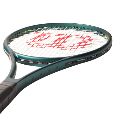 Blade 104 V9 Tennis Racket - WilsonME